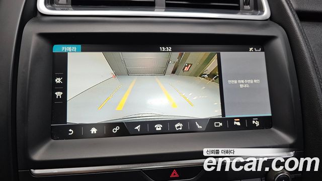 Jaguar E-PACE 2018 — photo 21