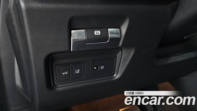 Jaguar E-PACE 2018 — photo 26