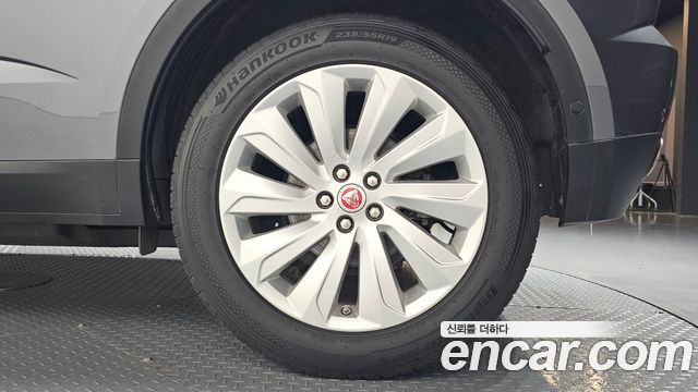 Jaguar E-PACE 2018 — photo 7