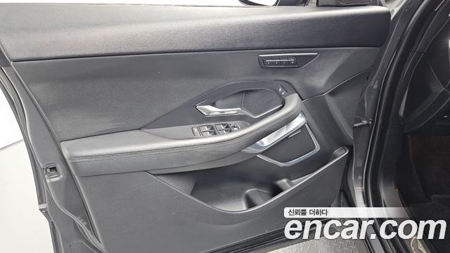 Jaguar E-PACE 2018 — photo 14