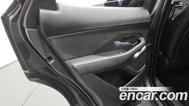 Jaguar E-PACE 2018 — photo 15