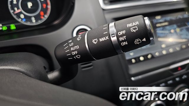 Jaguar E-PACE 2018 — photo 27