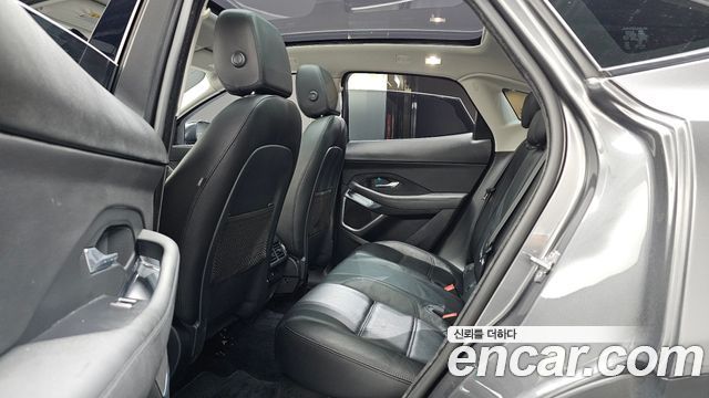 Jaguar E-PACE 2018 — photo 31