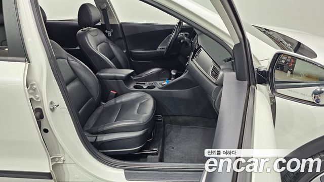 Kia Niro 2017 — photo 13