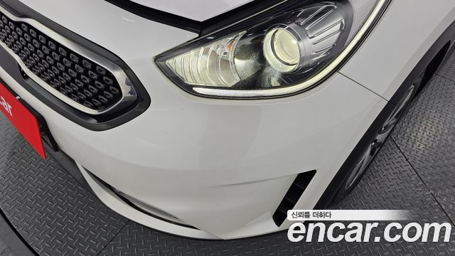 Kia Niro 2017 — photo 8