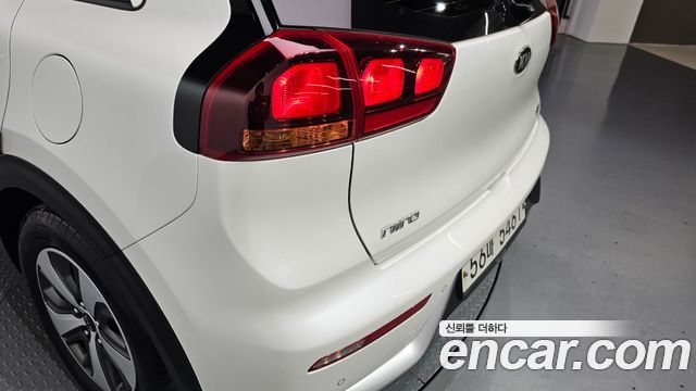 Kia Niro 2017 — photo 9