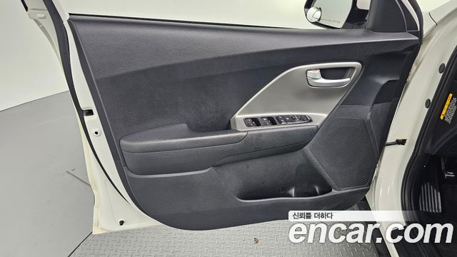 Kia Niro 2017 — photo 14