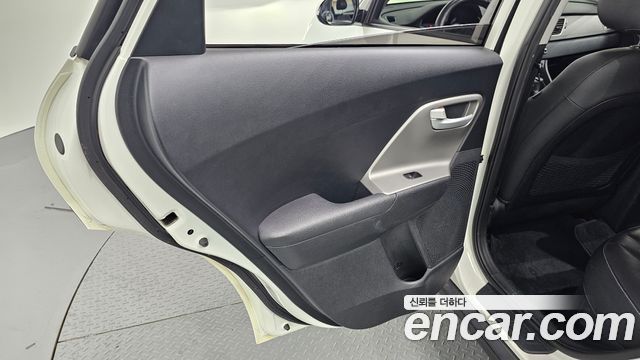 Kia Niro 2017 — photo 15
