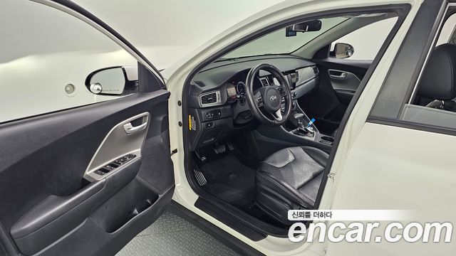 Kia Niro 2017 — photo 16