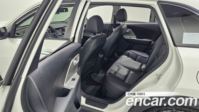 Kia Niro 2017 — photo 27
