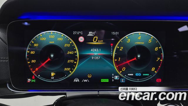 Mercedes-Benz AMG GT 2021 — photo 11