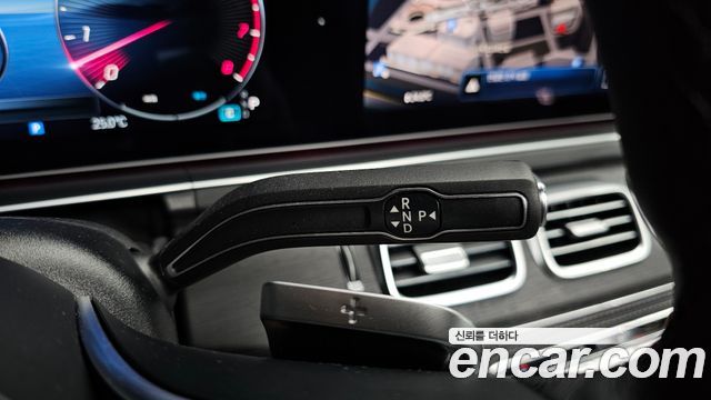 Mercedes-Benz GLE-Class 2026 — photo 9