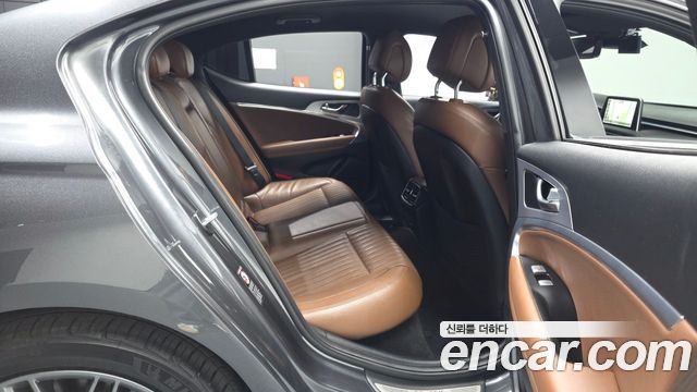 Genesis G70 2018 — photo 11