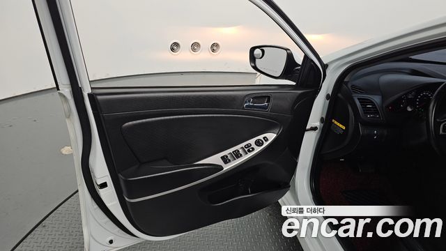 Hyundai Accent 2015 — photo 14