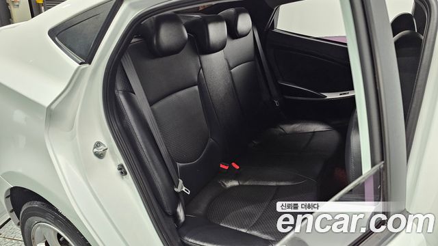 Hyundai Accent 2015 — photo 16