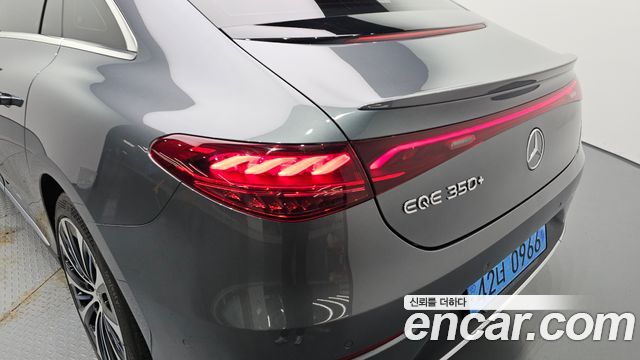 Mercedes-Benz EQE 2022 — photo 9