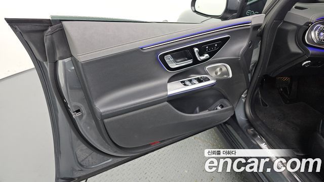 Mercedes-Benz EQE 2022 — photo 14