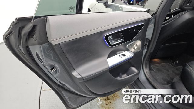 Mercedes-Benz EQE 2022 — photo 15