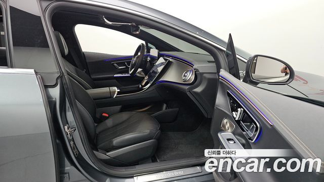 Mercedes-Benz EQE 2022 — photo 16