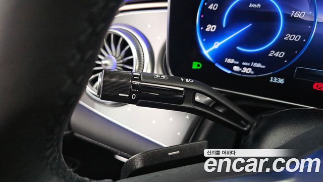 Mercedes-Benz EQE 2022 — photo 20