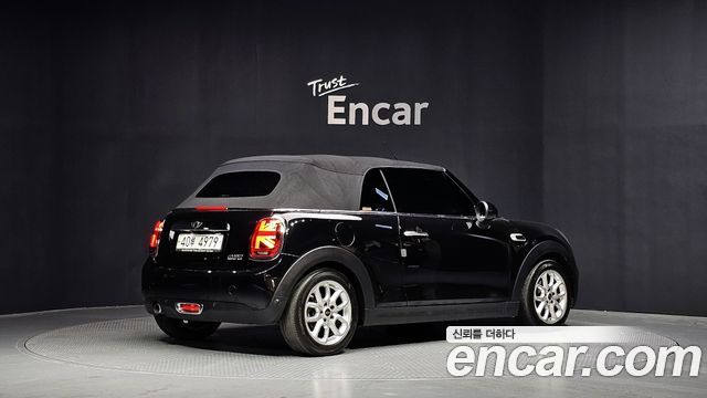 Mini Cooper Convertible 2018 — photo 2