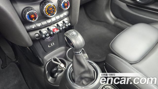 Mini Cooper Convertible 2018 — photo 9