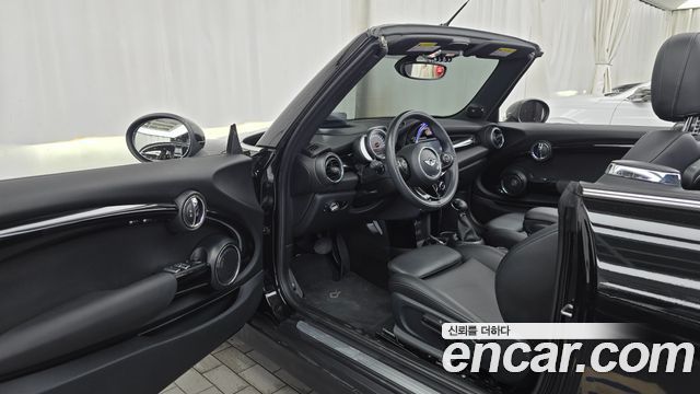 Mini Cooper Convertible 2018 — photo 10