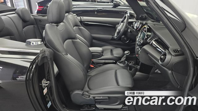 Mini Cooper Convertible 2018 — photo 11