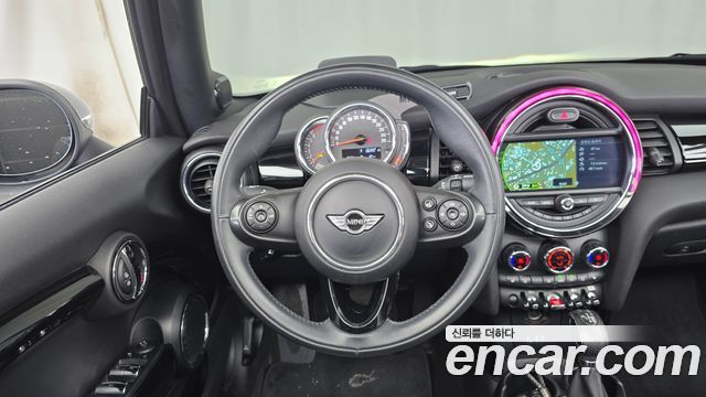 Mini Cooper Convertible 2018 — photo 13