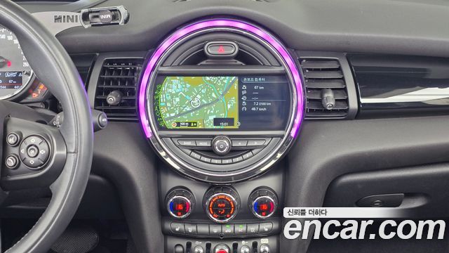 Mini Cooper Convertible 2018 — photo 14