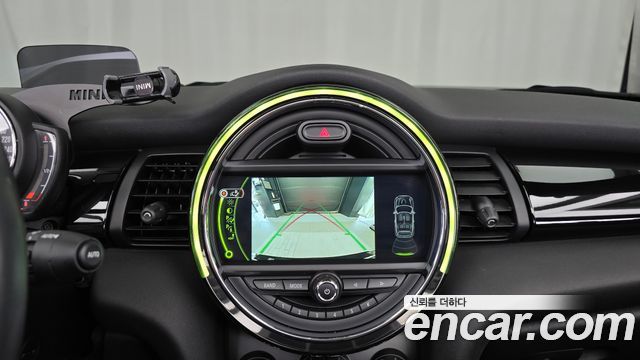 Mini Cooper Convertible 2018 — photo 15