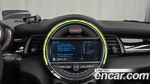 Mini Cooper Convertible 2018 — photo 16