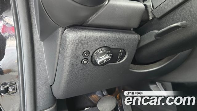 Mini Cooper Convertible 2018 — photo 17