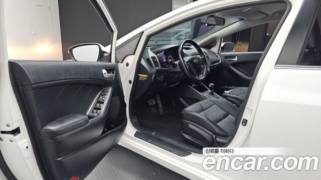 Kia K3 2015 — photo 13
