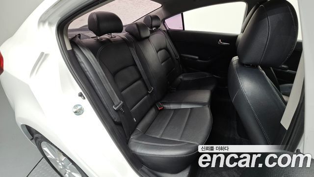 Kia K3 2015 — photo 17