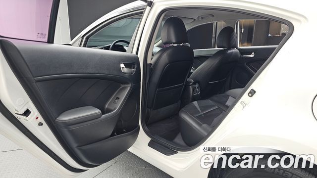 Kia K3 2015 — photo 18