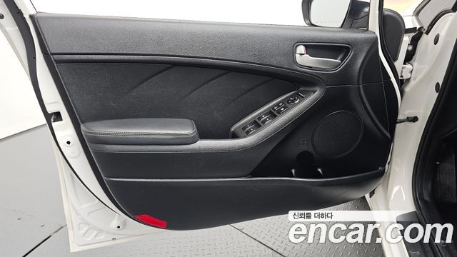Kia K3 2015 — photo 14