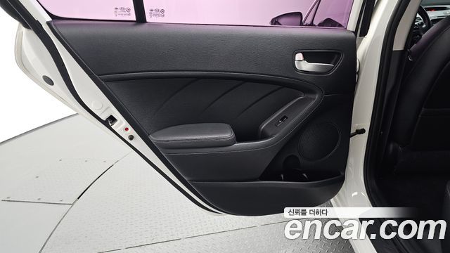 Kia K3 2015 — photo 15