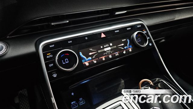 Genesis GV80 2021 — photo 24