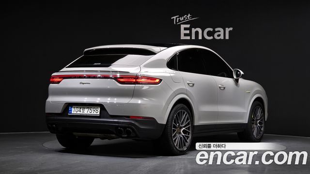 Porsche Cayenne 2021 — photo 2
