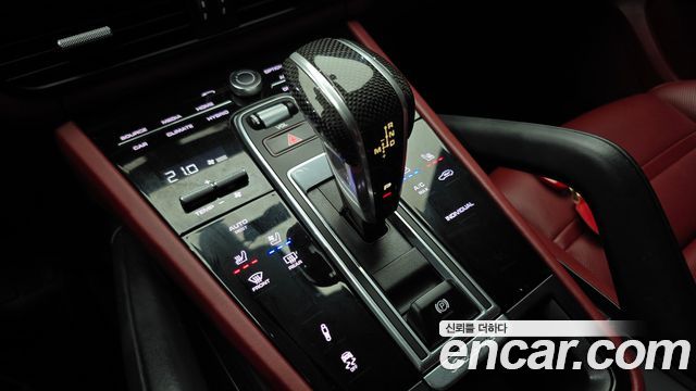 Porsche Cayenne 2021 — photo 12