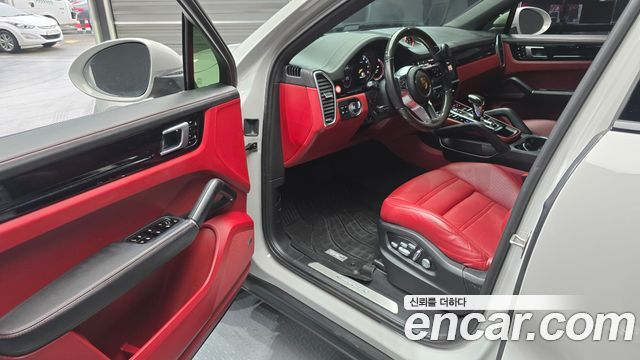 Porsche Cayenne 2021 — photo 13