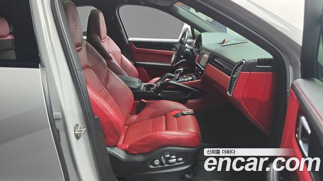 Porsche Cayenne 2021 — photo 17