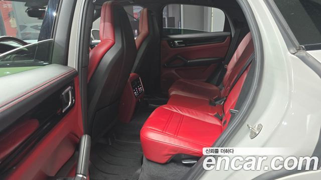 Porsche Cayenne 2021 — photo 18