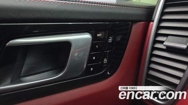 Porsche Cayenne 2021 — photo 25