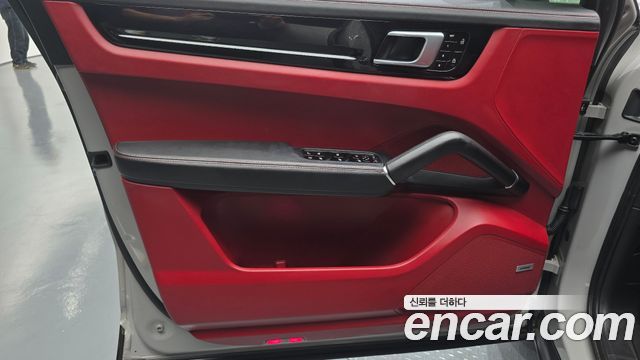 Porsche Cayenne 2021 — photo 14