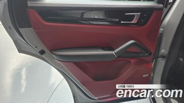 Porsche Cayenne 2021 — photo 15