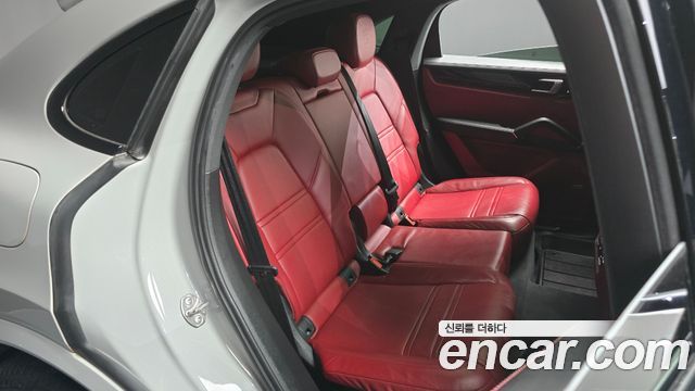 Porsche Cayenne 2021 — photo 16
