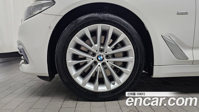 BMW 5-Series 2018 — photo 5