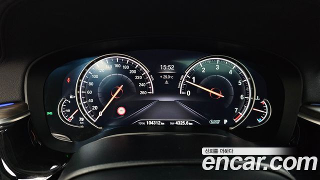 BMW 5-Series 2018 — photo 11